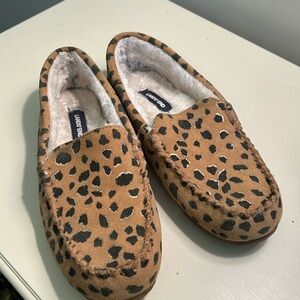 Lands’ End women’s leopard slippers size 7 GUC